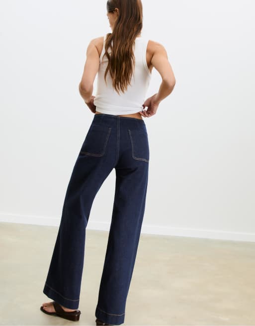 Stradivarius Petite – D77 – Blå, överfärgade, minimalistiska jeans med fickor, 2 av 3