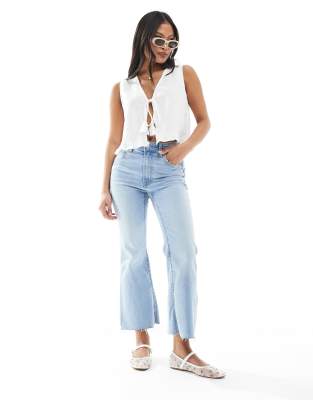 Petite D78 cropped flare jeans in light wash-Blue