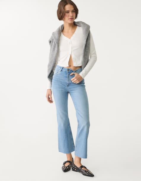 Stradivarius Petite d78 cropped flared jeans in light blue - view 1