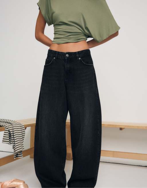 Stradivarius Petite d80 barrel fit jeans in black denim wash, 2 of 7