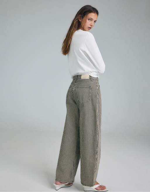 Stradivarius Petite d80 gestreifte Barrel-Leg-Jeans in Dunkelgrau, 3 von 7