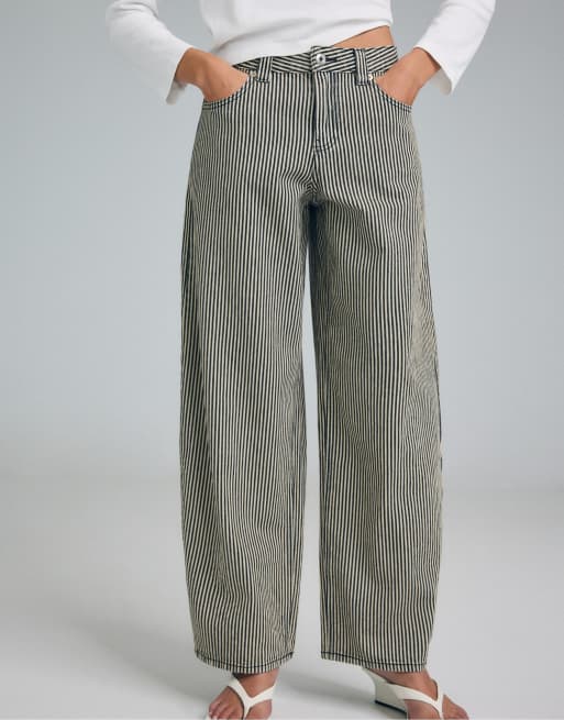 Stradivarius Petite d80 striped barrel-leg jeans in dark grey, 2 of 7