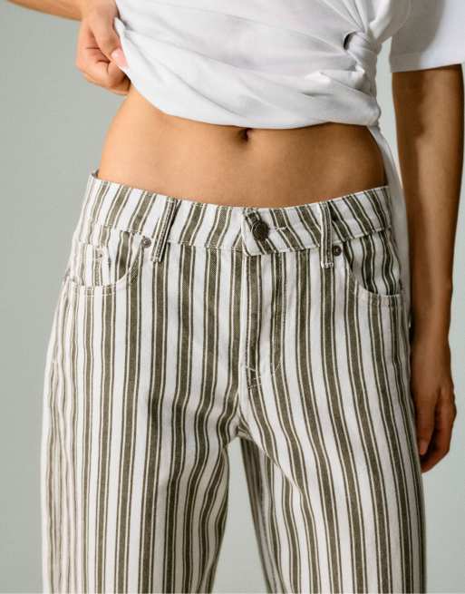 Stradivarius Petite d91 low wide-leg twill jeans in kaki, 4 van 7
