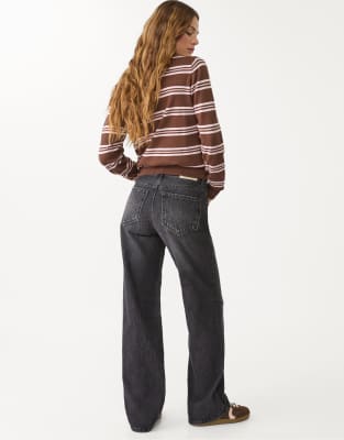 Stradivarius Petite - D92 - Jeans in schwarzer Waschung mit weitem Bein und geradem Schnitt-Grau
