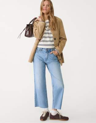 Stradivarius Petite - D96 - Gerade geschnittene Cropped-Jeans in Mittelblau