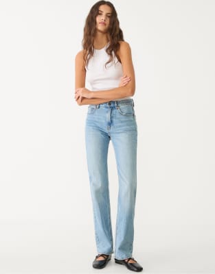 Stradivarius Petite - D98 - Gerade geschnittene Jeans in Hellblau mit Vintage-Effekt