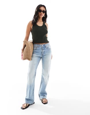 Stradivarius Petite - D98 - Gerade geschnittene Jeans in hellblauer Waschung