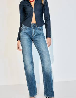 Stradivarius Petite - D98 - Straight Jeans in Blau mit Vintage-Effekt
