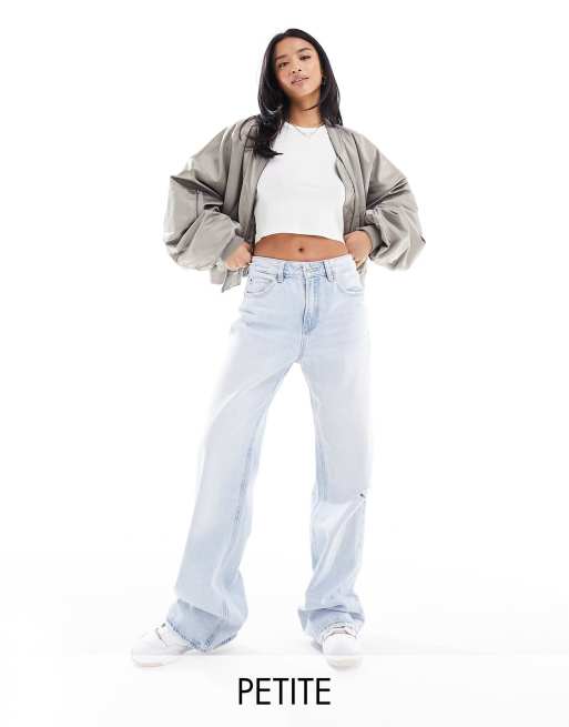 Stradivarius Petite – Dad-Jeans in hellblauer Waschung mit weitem Bein 