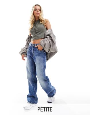 Stradivarius Petite - Dad-Jeans in mittelblauer Waschung mit weitem Bein