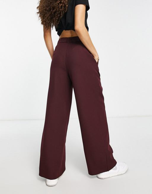Stradivarius Petite – Dopasowane spodnie typu dad w kolorze wina, 2 z 4