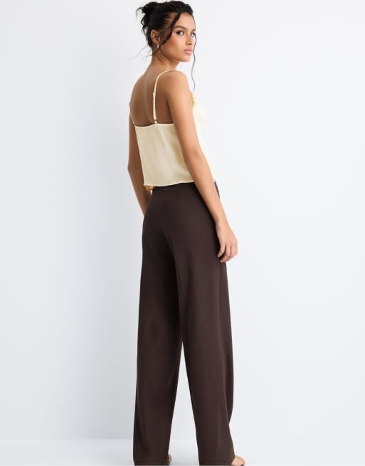 Stradivarius Petite – Elegante Hose in Braun mit weitem Bein, 3 von 4