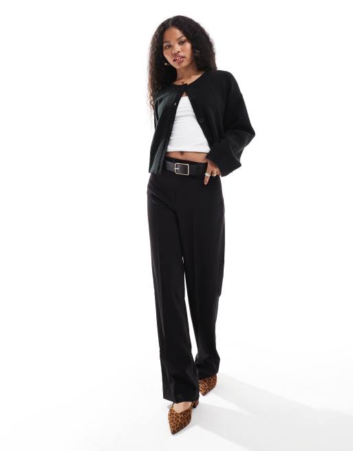 Stradivarius Petite – Elegante Hose mit geradem Schnitt in Schwarz 