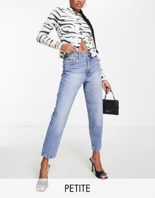 Stradivarius Petite - Feste Mom-Jeans in mittlerer Waschung-Blau