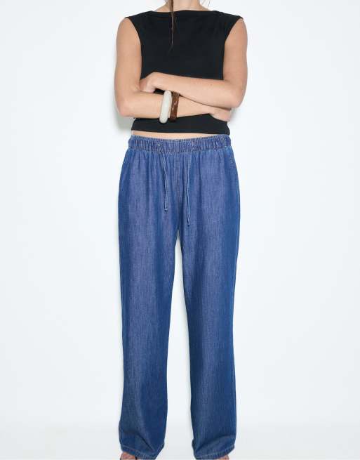 Stradivarius Petite – Fließende Jeans in blauer Rinse-Waschung mit Kordelzug, 2 von 3
