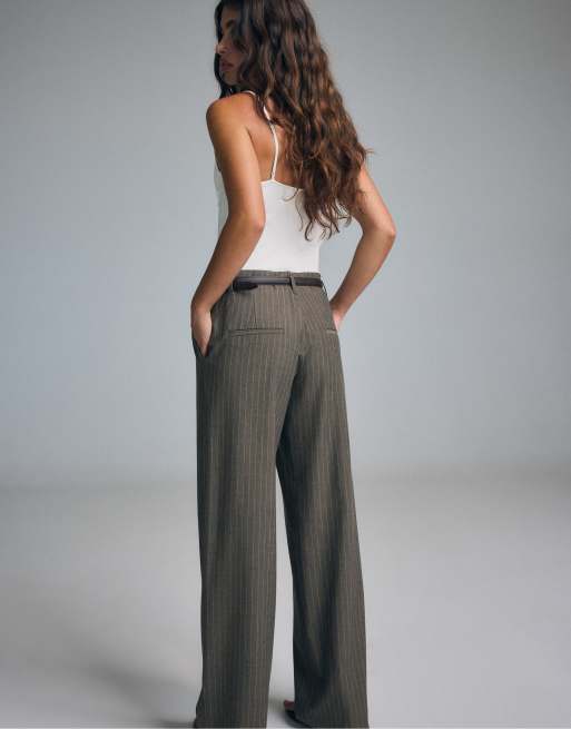 Stradivarius Petite flowing straight-leg smart trousers with belt in grey, 3 of 7