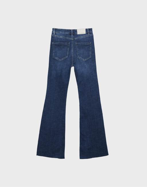 Stradivarius Petite jean évasé avec fente en denim moyen, 7 de 7