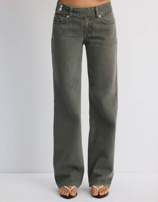 Stradivarius Petite jeans med låg midja och raka ben med hammarskärp i khaki, 2 av 7