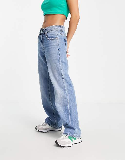 Stradivarius Petite - Jeans met rechte pijpen en lage taille in middenblauw