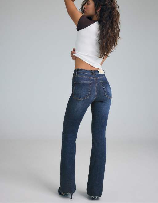 Stradivarius Petite jeans svasati con spacco lavaggio denim medio, 3 di 7