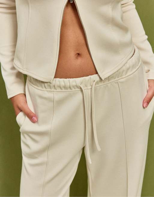 Stradivarius Petite Jogger-Hose mit weitem Bein und Frontnahtdetail in Vanille, 4 von 7