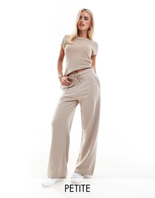 Stradivarius Petite - Jogginghose in Beige mit weitem Bein-Neutral