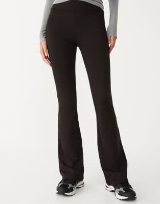 Stradivarius Petite - Legging évasé effet sculptant - Noir