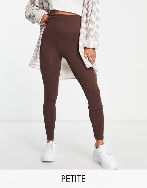 Stradivarius Petite - Leggings a coste senza cuciture marrone cioccolato