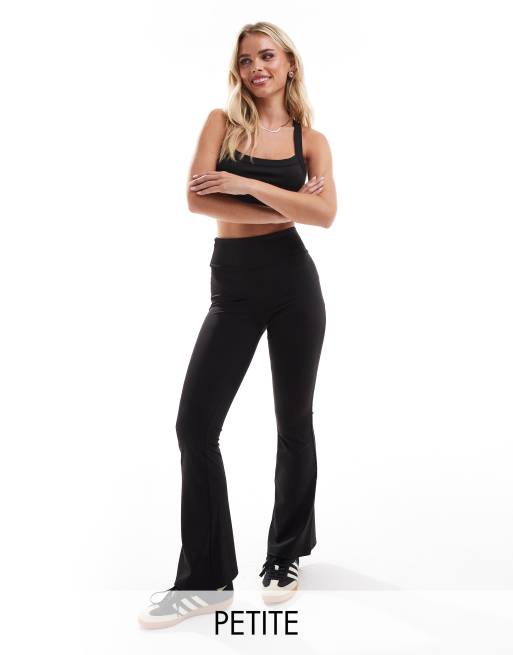 Stradivarius Petite - Leggings neri in jersey attillati e svasati