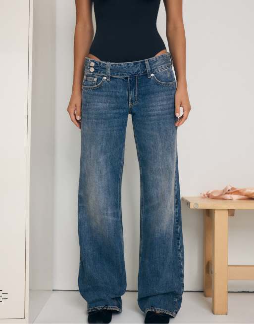 Stradivarius Petite Low-Rise Straight-Leg Jeans mit Hammerbund in mittlerer Denim-Waschung, 2 von 7