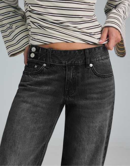 Stradivarius Petite Low-Rise Straight-Leg-Jeans mit Hammerbund in schwarz gewaschenem Denim, 4 von 7