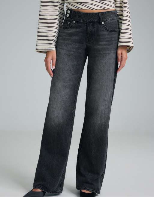 Stradivarius Petite low-rise straight-leg jeans with hammer waistband in black denim washed effect, 2 of 7