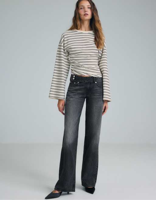Stradivarius Petite low-rise straight-leg jeans with hammer waistband in black denim washed effect, 5 of 7