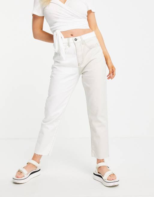 Stradivarius Petite - Mom jeans slim in due tonalità a contrasto écru, 4 di 4
