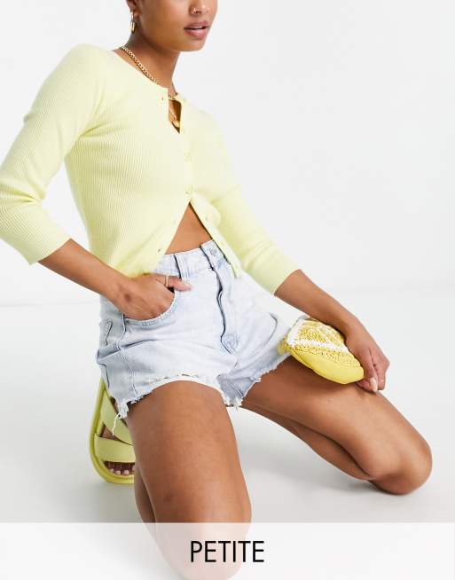 Stradivarius Petite - Mom shorts lavaggio chiaro blu con strappi 