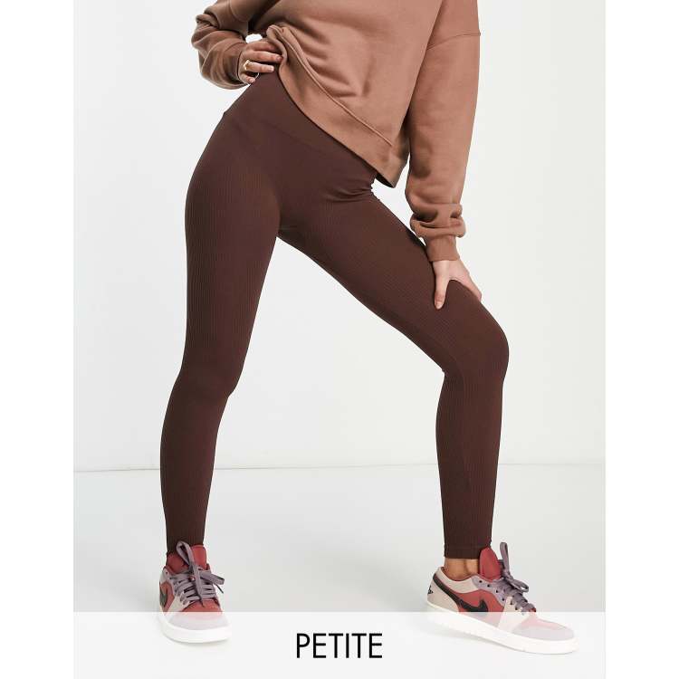 Stradivarius Petite – Nahtlose Leggings mit Rippenstruktur in  Schokoladenbraun