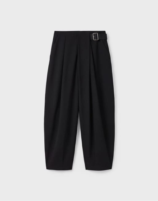 Stradivarius Petite nette broek met figuurnaden en riem in zwart, 5 van 6