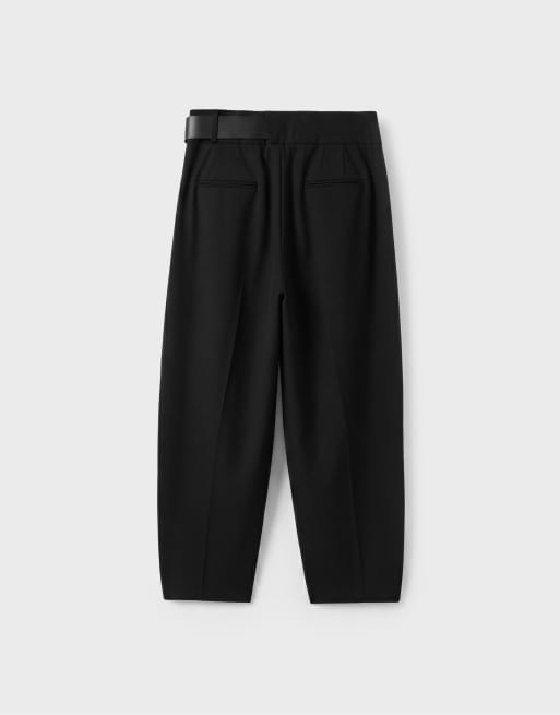 Stradivarius Petite nette broek met figuurnaden en riem in zwart, 6 van 6