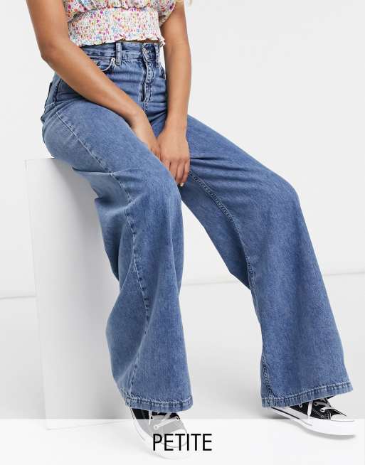 Stradivarius Petite – Niebieskie jeansy z szerokimi nogawkami w stylu lat 90.