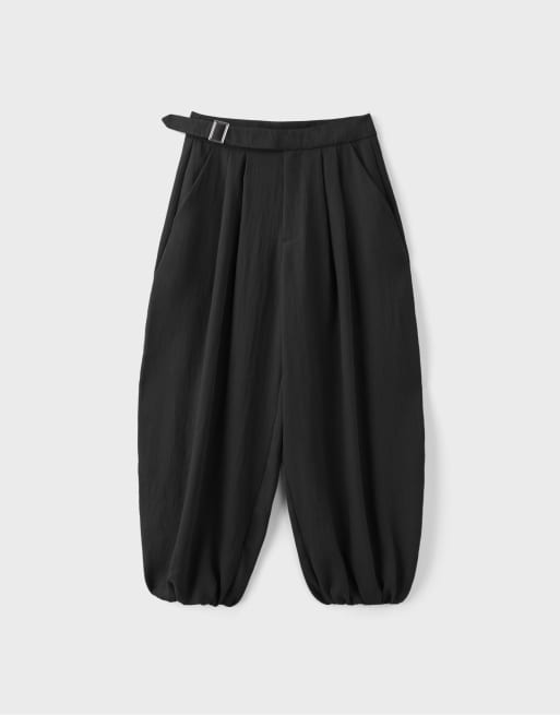 Stradivarius Petite pantalon sarouel avec boucle en noir, 6 de 7