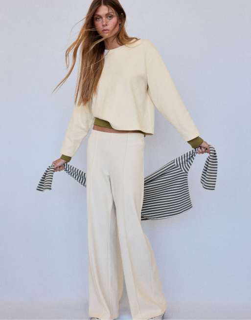 Stradivarius Petite pantaloni in maglia con dettaglio cuciture in ecru, 5 di 7