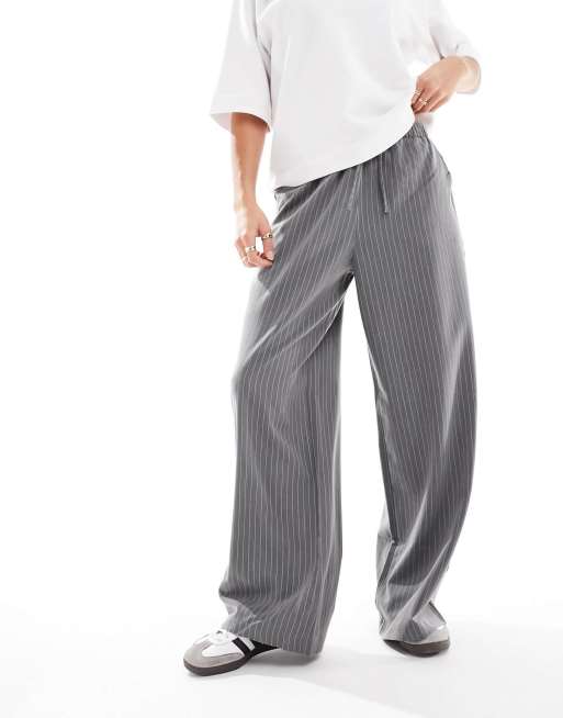 Stradivarius Petite pull on pants in grey, 4 of 5