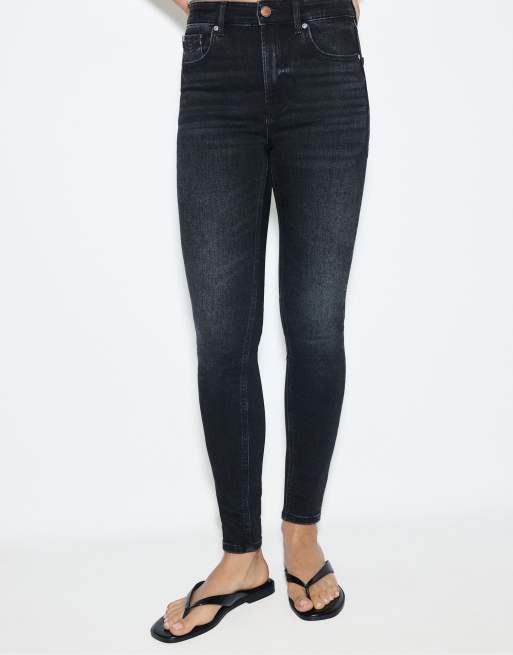Stradivarius Petite regular waist skinny jeans i sort denim med rinse-vask, 2 af 4
