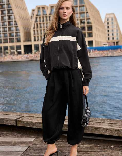 Stradivarius Petite sarouel trousers with buckle in black - view 1