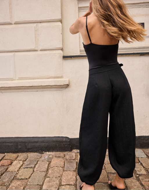 Stradivarius Petite sarouel trousers with buckle in black, 3 of 7
