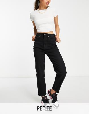 Stradivarius Petite - Schmal geschnittene Mom-Jeans mit Stretch, in Schwarz