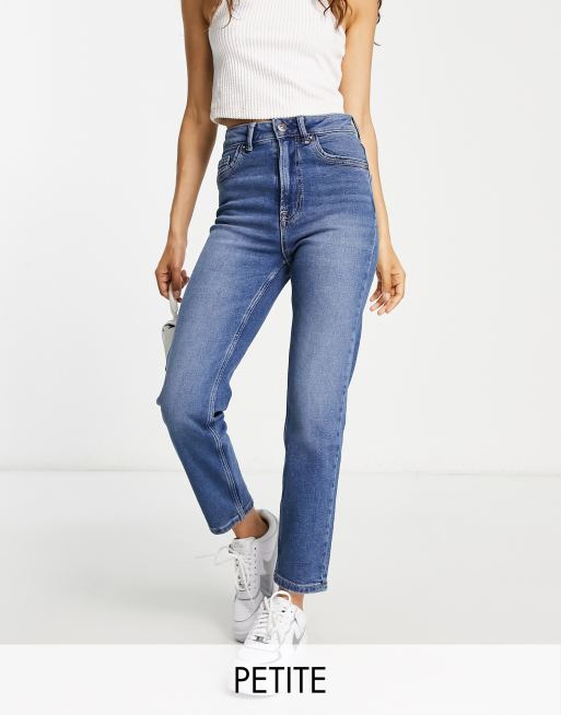 Stradivarius Petite – Schmal geschnittene Mom-Jeans mit Stretchanteil in authentischem Blau