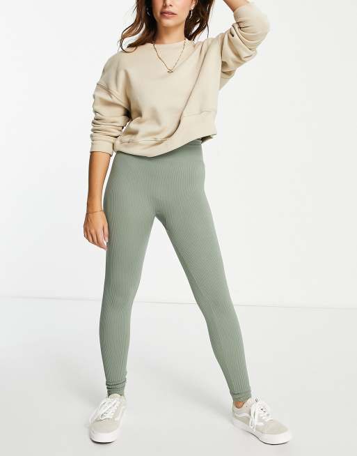 Stradivarius Petite seamless ribbed leggings in sage green, 3 of 4