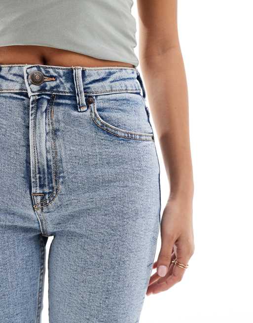 Stradivarius Petite - Slim Fit mom-jeans med stretch i blå vask, 5 af 5