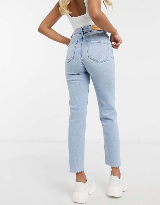 En team Vlak Amfibisch Stradivarius - Petite - Smalle Mom jeans van katoen met stretch en scheuren  in lichtblauw | ASOS